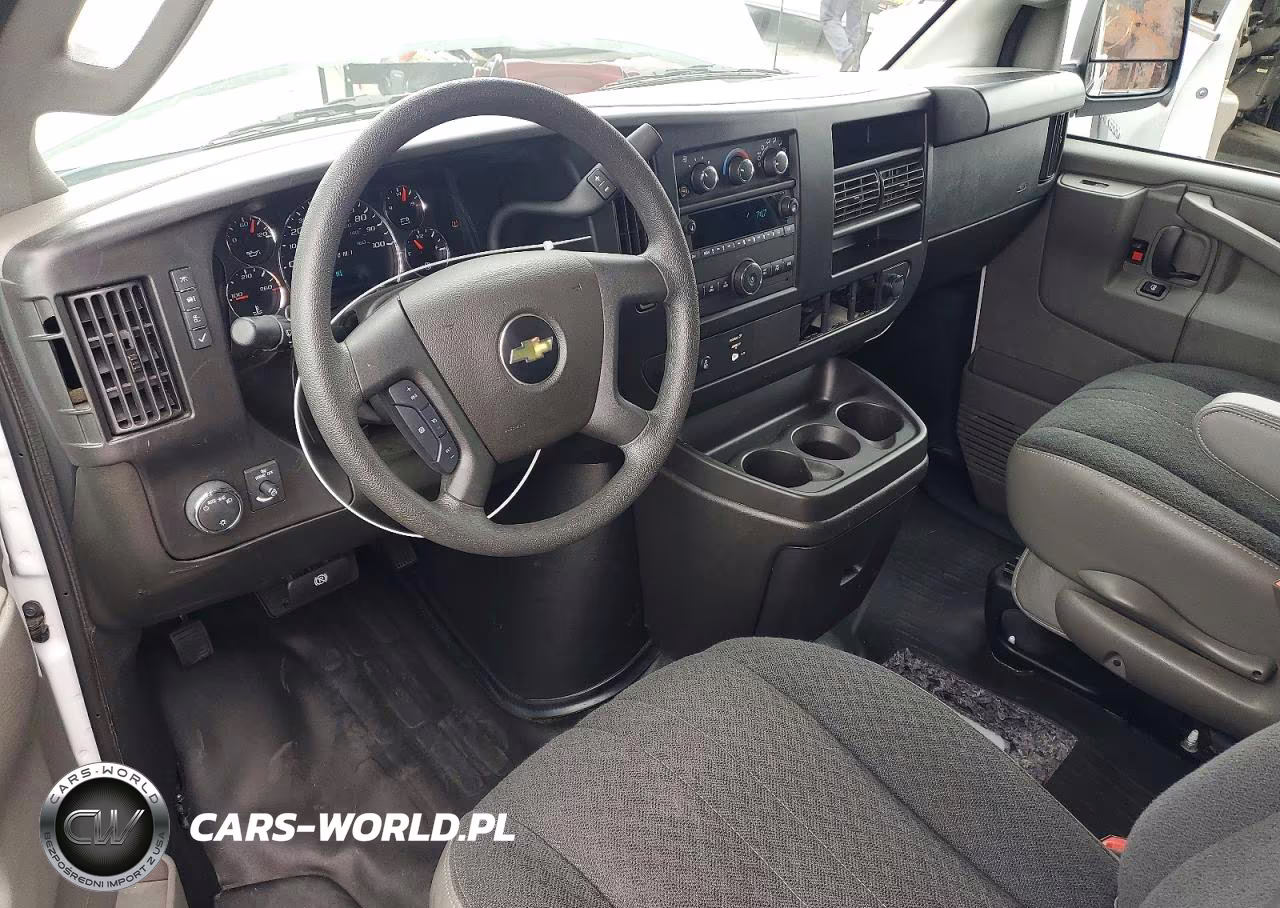2024 Chevrolet Express G2500 VIN:1GCWGAFP8R1188760 - 8