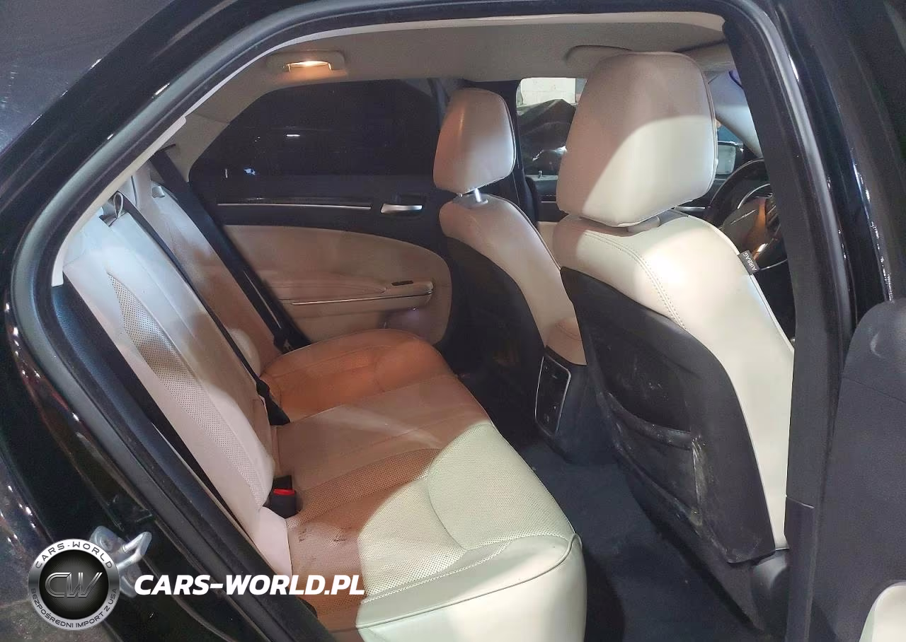 2018 Chrysler 300 Limited VIN:2C3CCAKG0JH165231 - 10
