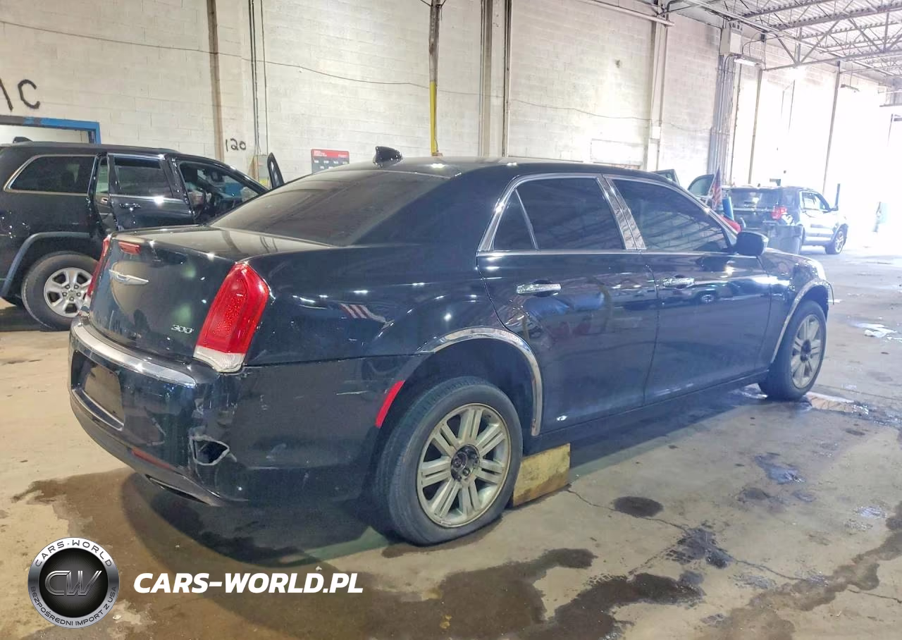 2018 Chrysler 300 Limited VIN:2C3CCAKG0JH165231 - 3