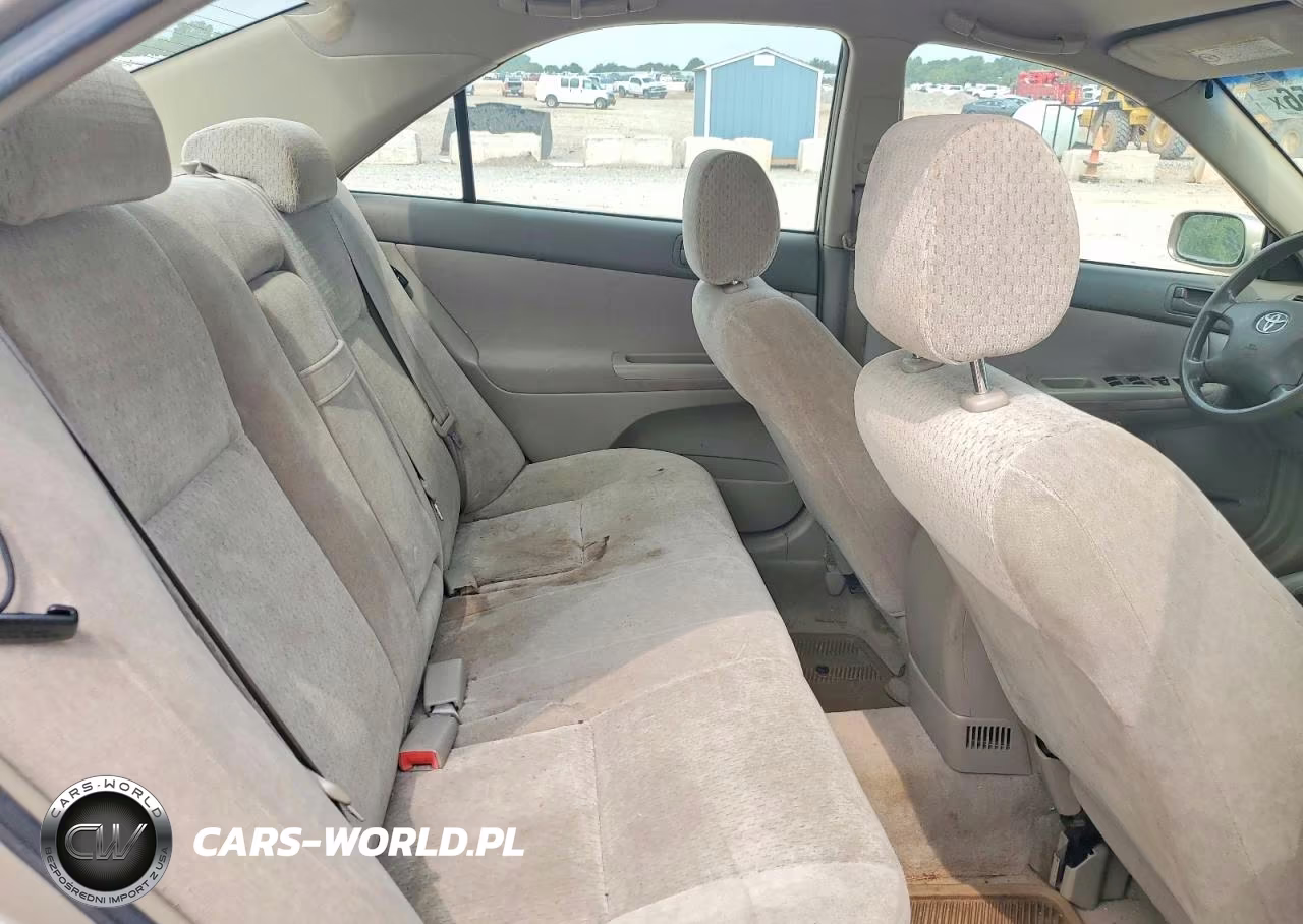 2002 Toyota Camry Le VIN:JTDBE32K020010847 - 10