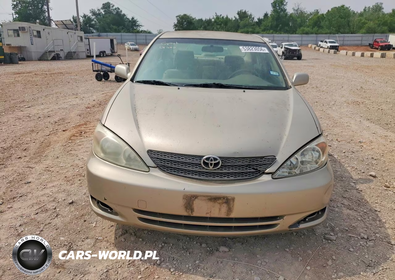 2002 Toyota Camry Le VIN:JTDBE32K020010847 - 5