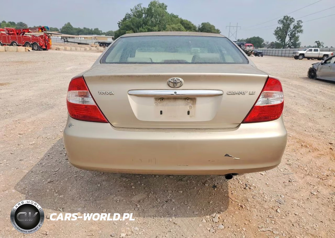 2002 Toyota Camry Le VIN:JTDBE32K020010847 - 6