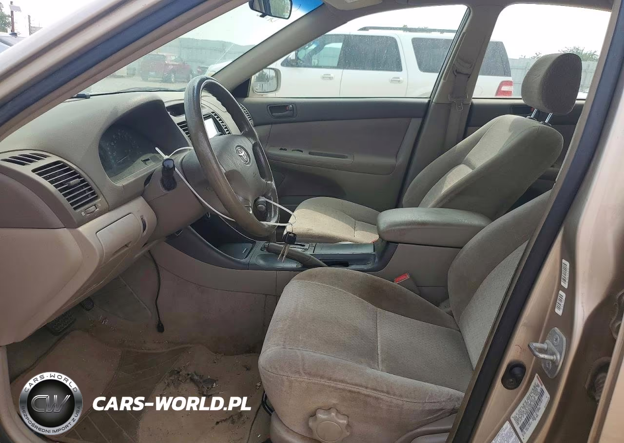 2002 Toyota Camry Le VIN:JTDBE32K020010847 - 7