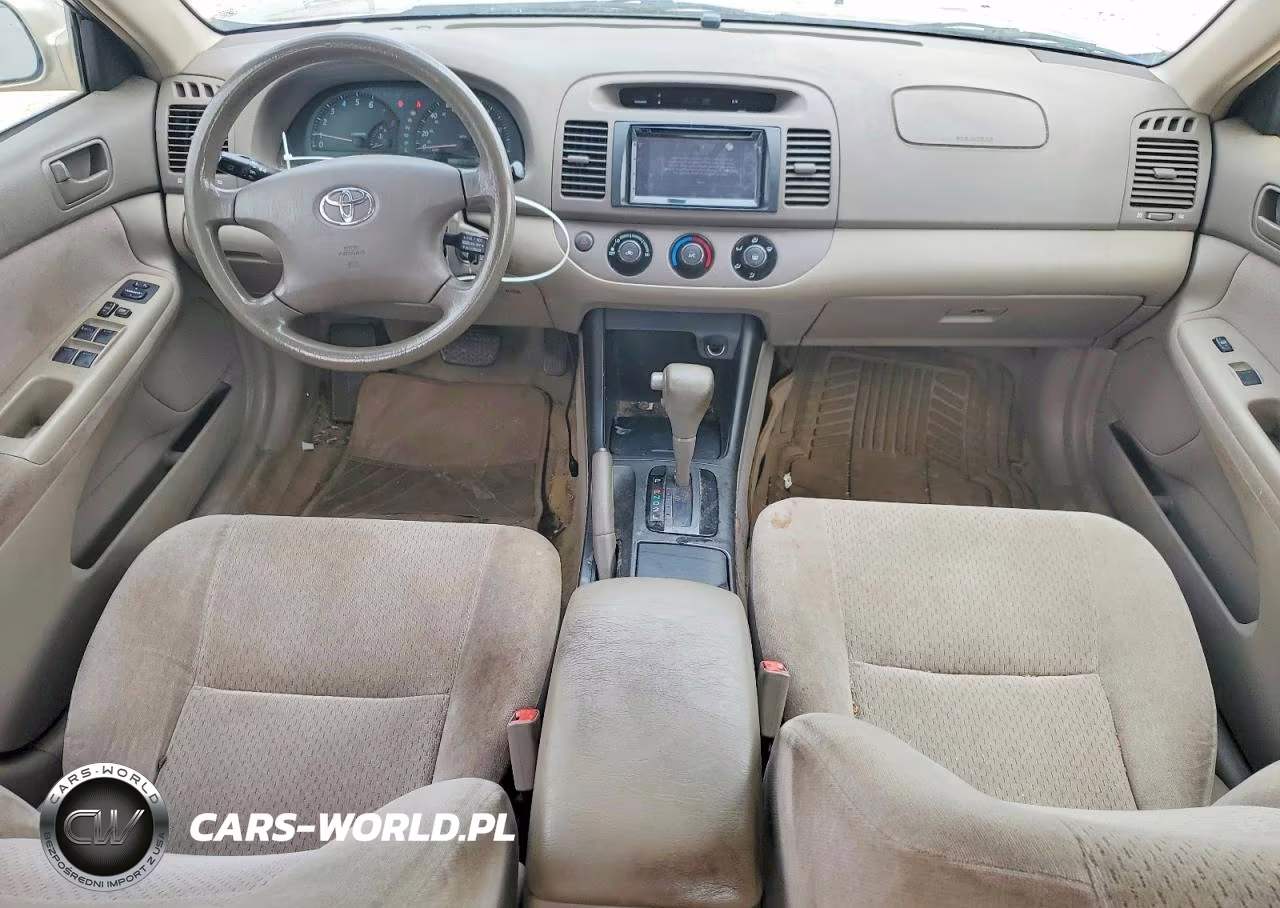 2002 Toyota Camry Le VIN:JTDBE32K020010847 - 8