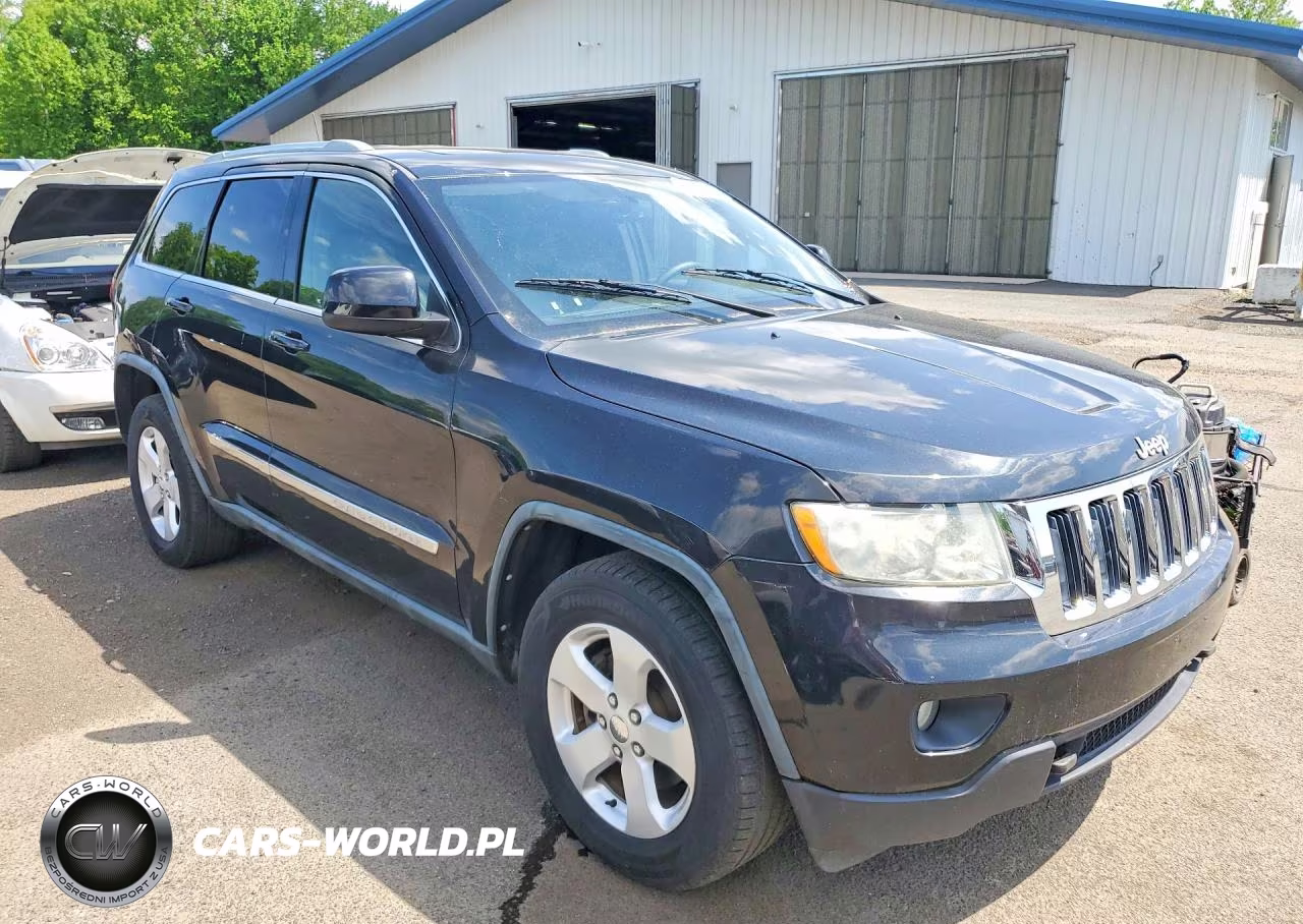 2011 Jeep Grand Cherokee Laredo VIN:1J4RR4GG5BC680531 - 4