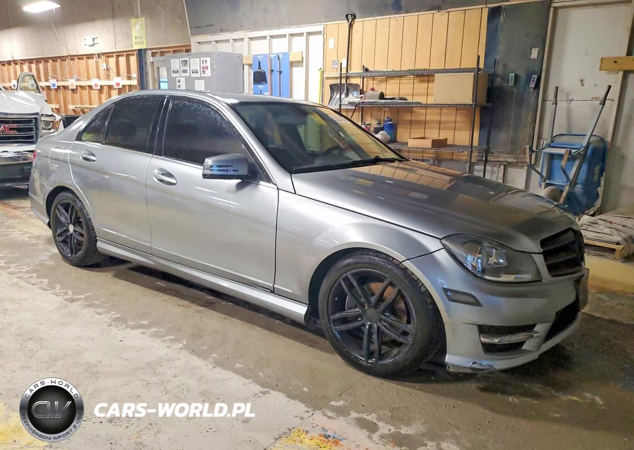 2012 Mercedes-Benz C 300 4Matic VIN:WDDGF8BB5CF908798 - 4