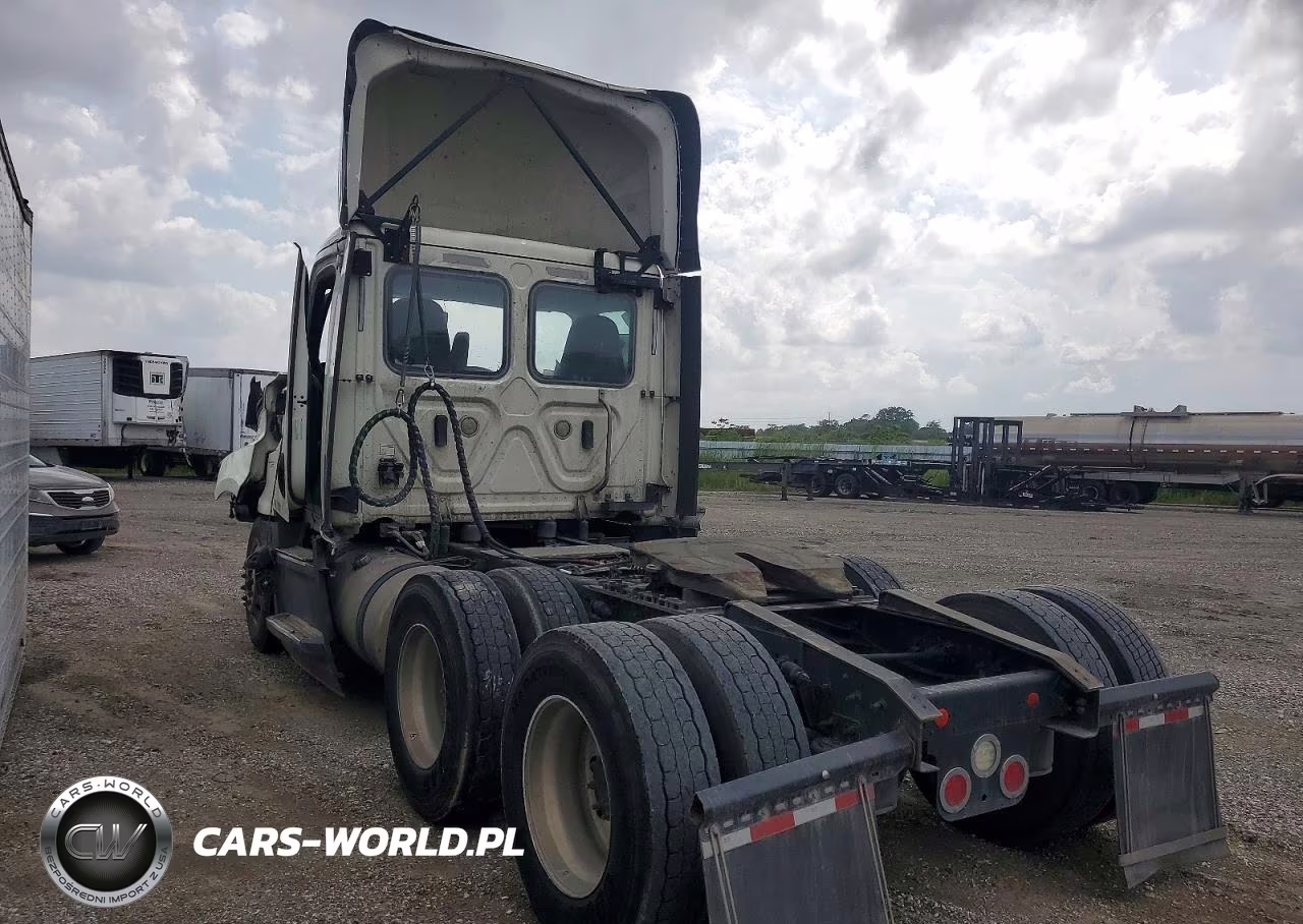2019 Freightliner Cascadia VIN:3AKJHLDV1KSKA4983 - 3