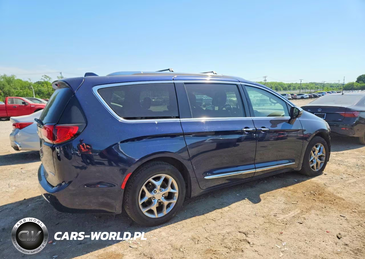 2017 Chrysler Pacifica Limited VIN:2C4RC1GG4HR599669 - 3