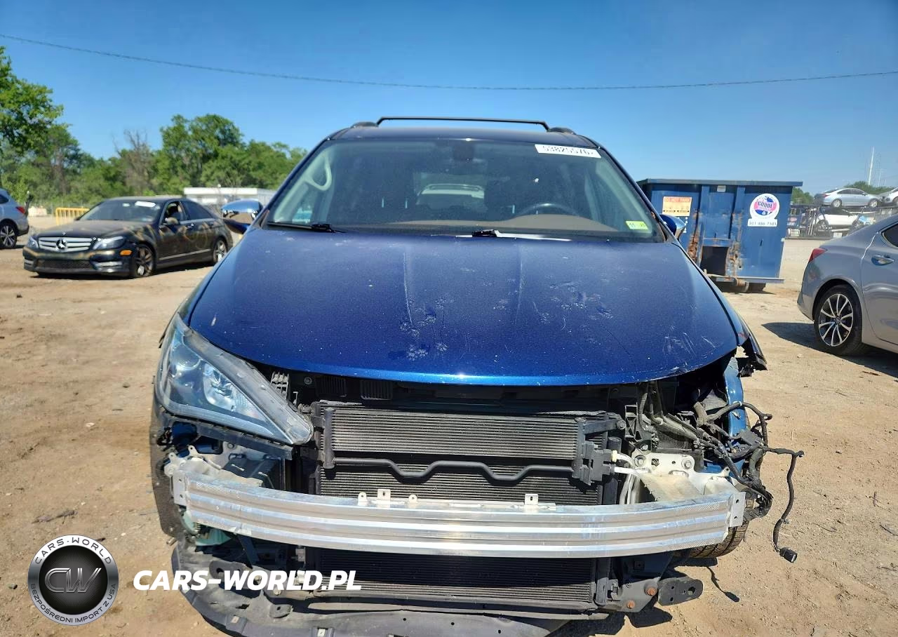 2017 Chrysler Pacifica Limited VIN:2C4RC1GG4HR599669 - 5