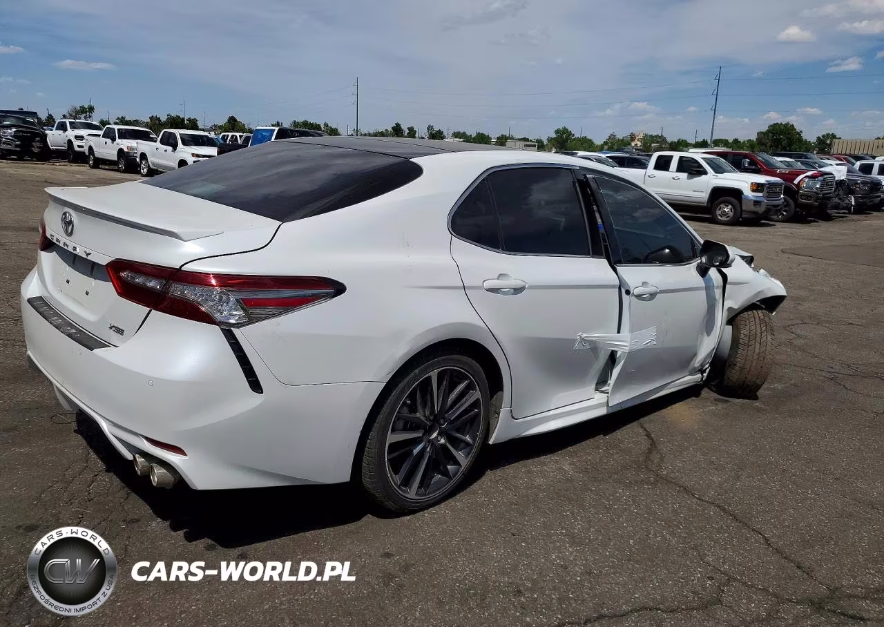 2018 Toyota Camry Xse VIN:4T1B61HK5JU664495 - 3