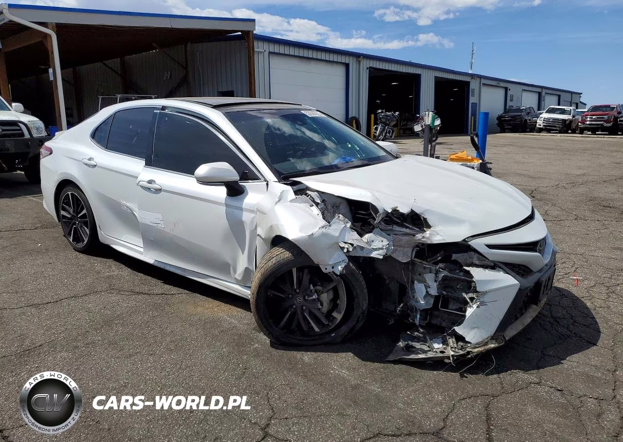 2018 Toyota Camry Xse VIN:4T1B61HK5JU664495 - 4