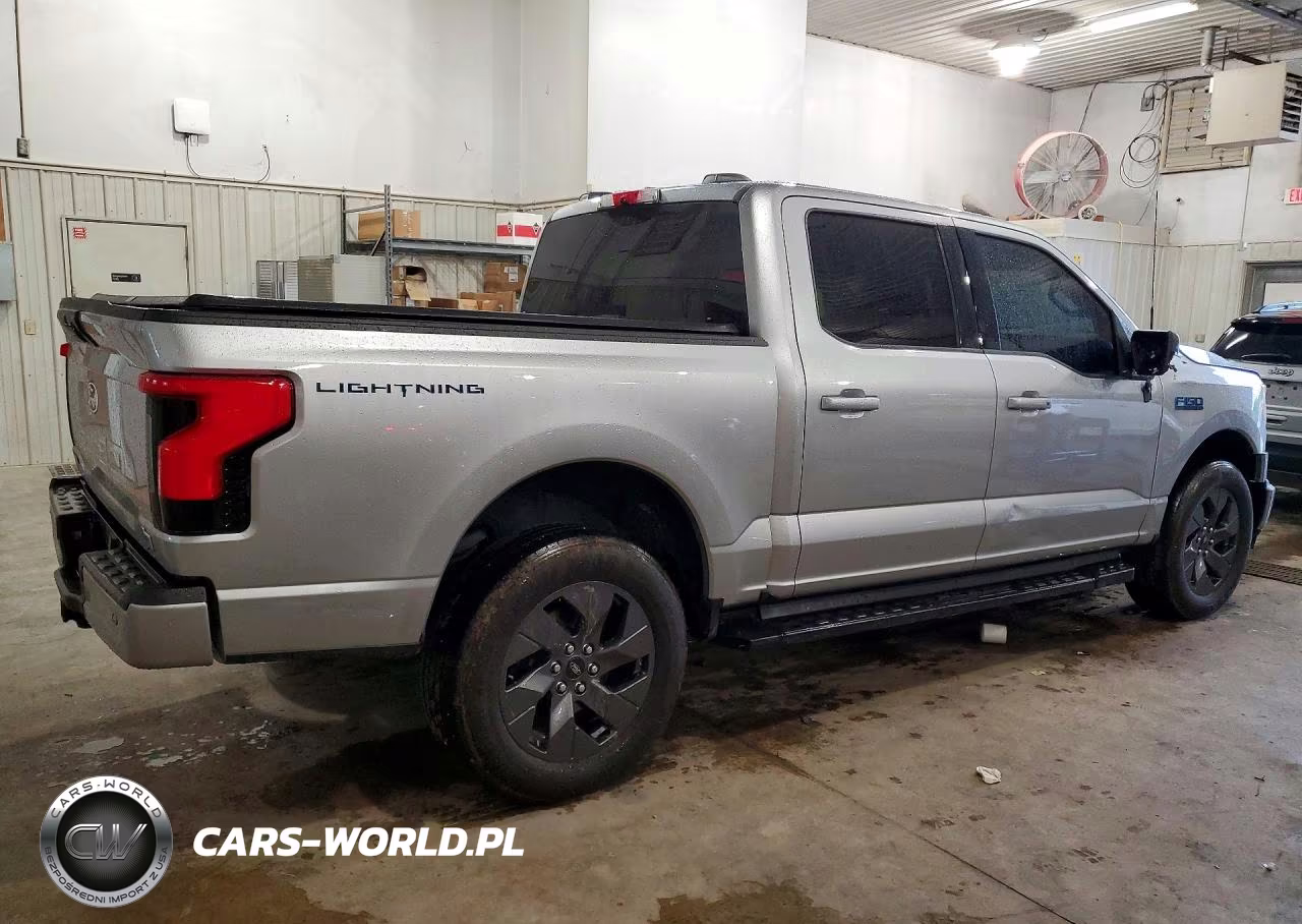 2025 Ford F150 Lightning Xlt VIN:1FT6W3LU5SWG15135 - 3