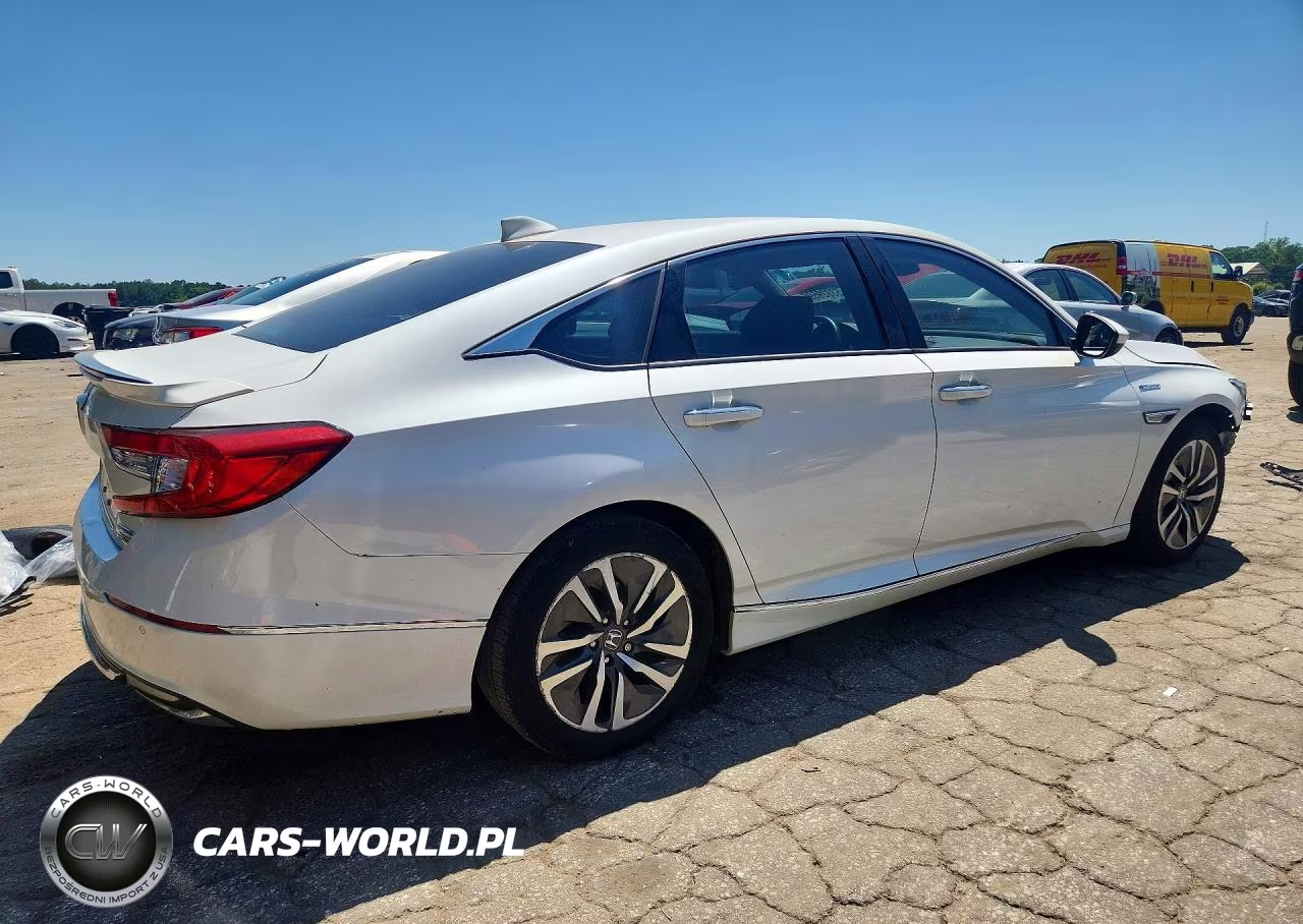 2018 Honda Accord Touring Hybrid VIN:1HGCV3F91JA011558 - 3