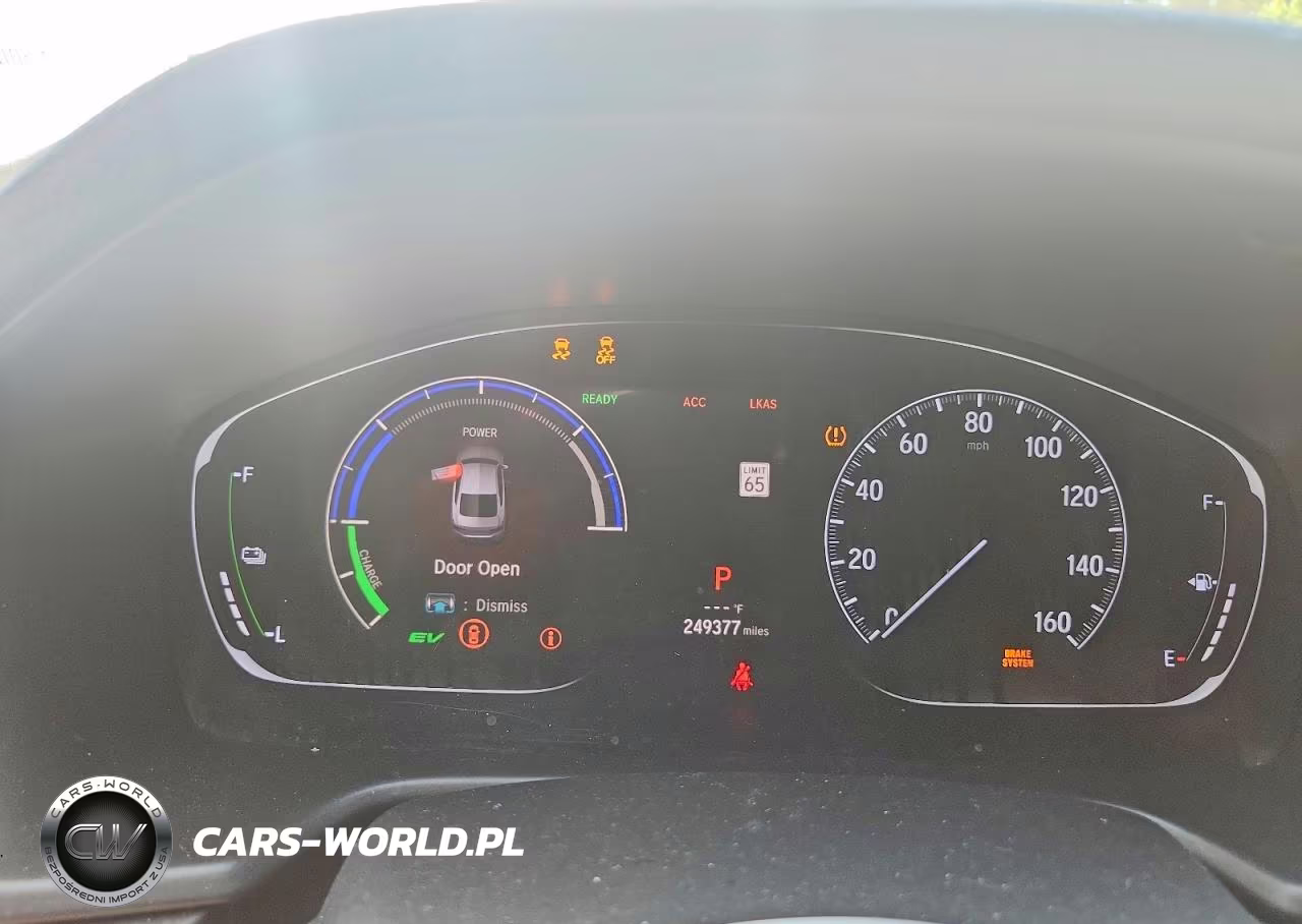 2018 Honda Accord Touring Hybrid VIN:1HGCV3F91JA011558 - 9