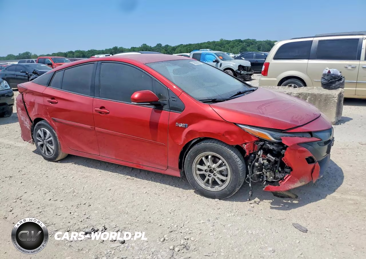 2018 Toyota Prius Prime Advanced VIN:JTDKARFP8J3073745 - 4
