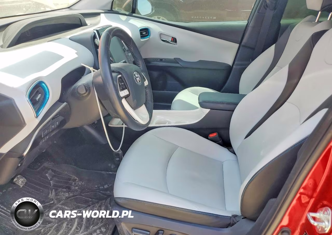 2018 Toyota Prius Prime Advanced VIN:JTDKARFP8J3073745 - 7