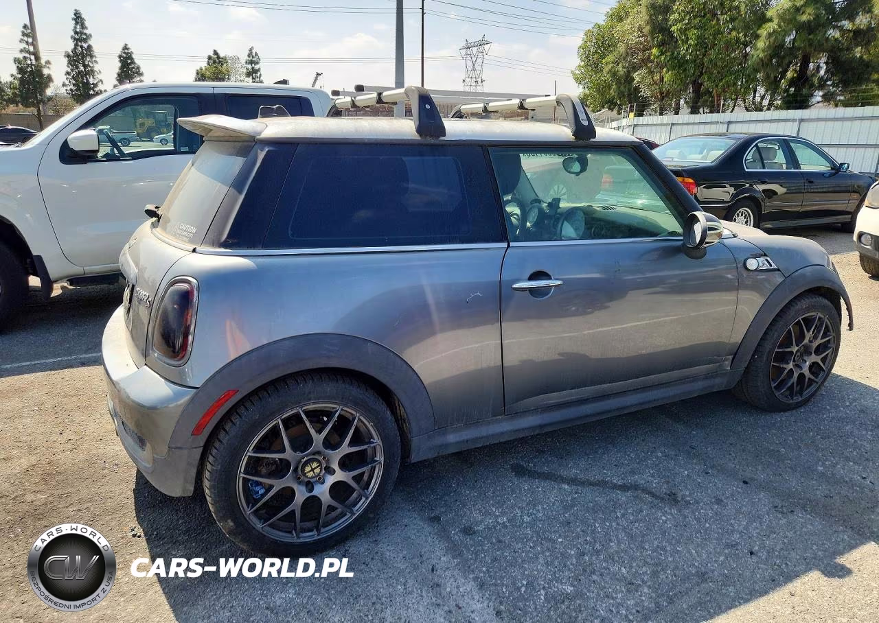 2010 Mini Cooper S VIN:WMWMF7C53ATZ73127 - 3