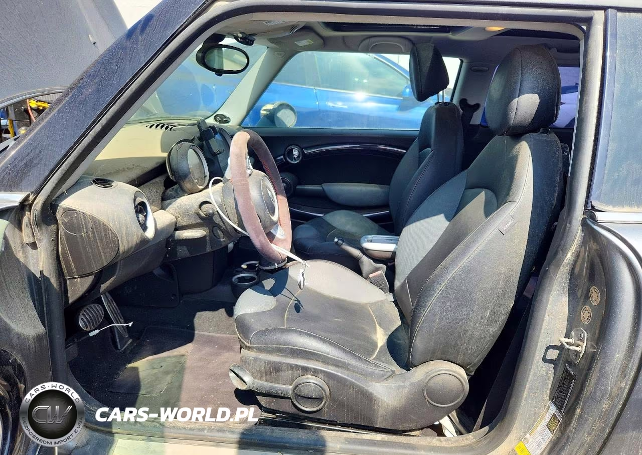 2010 Mini Cooper S VIN:WMWMF7C53ATZ73127 - 7