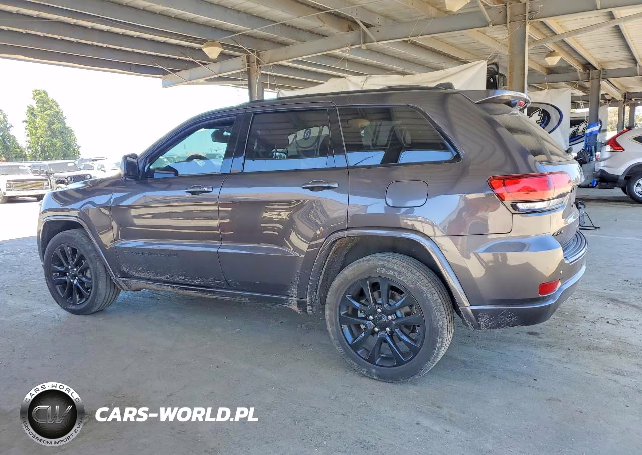 2018 Jeep Grand Cherokee Laredo VIN:1C4RJFAGXJC296843 - 2