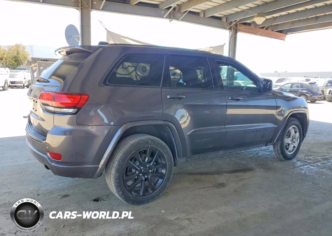 2018 Jeep Grand Cherokee Laredo VIN:1C4RJFAGXJC296843 - 3