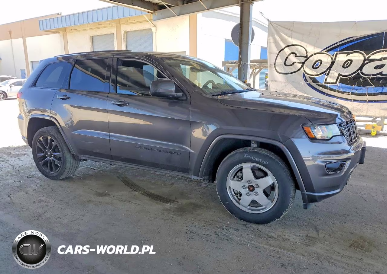 2018 Jeep Grand Cherokee Laredo VIN:1C4RJFAGXJC296843 - 4