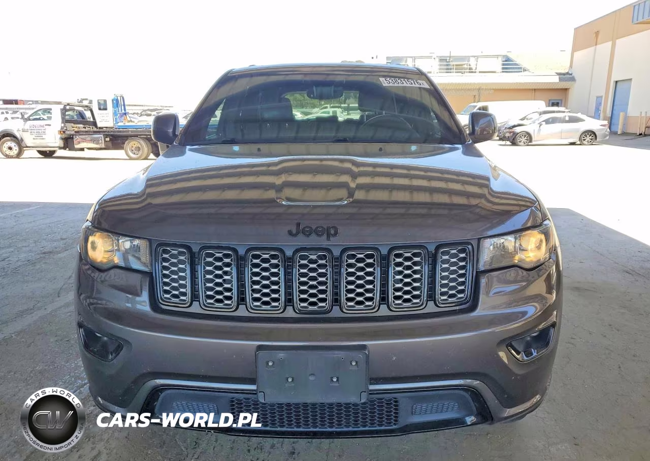 2018 Jeep Grand Cherokee Laredo VIN:1C4RJFAGXJC296843 - 5