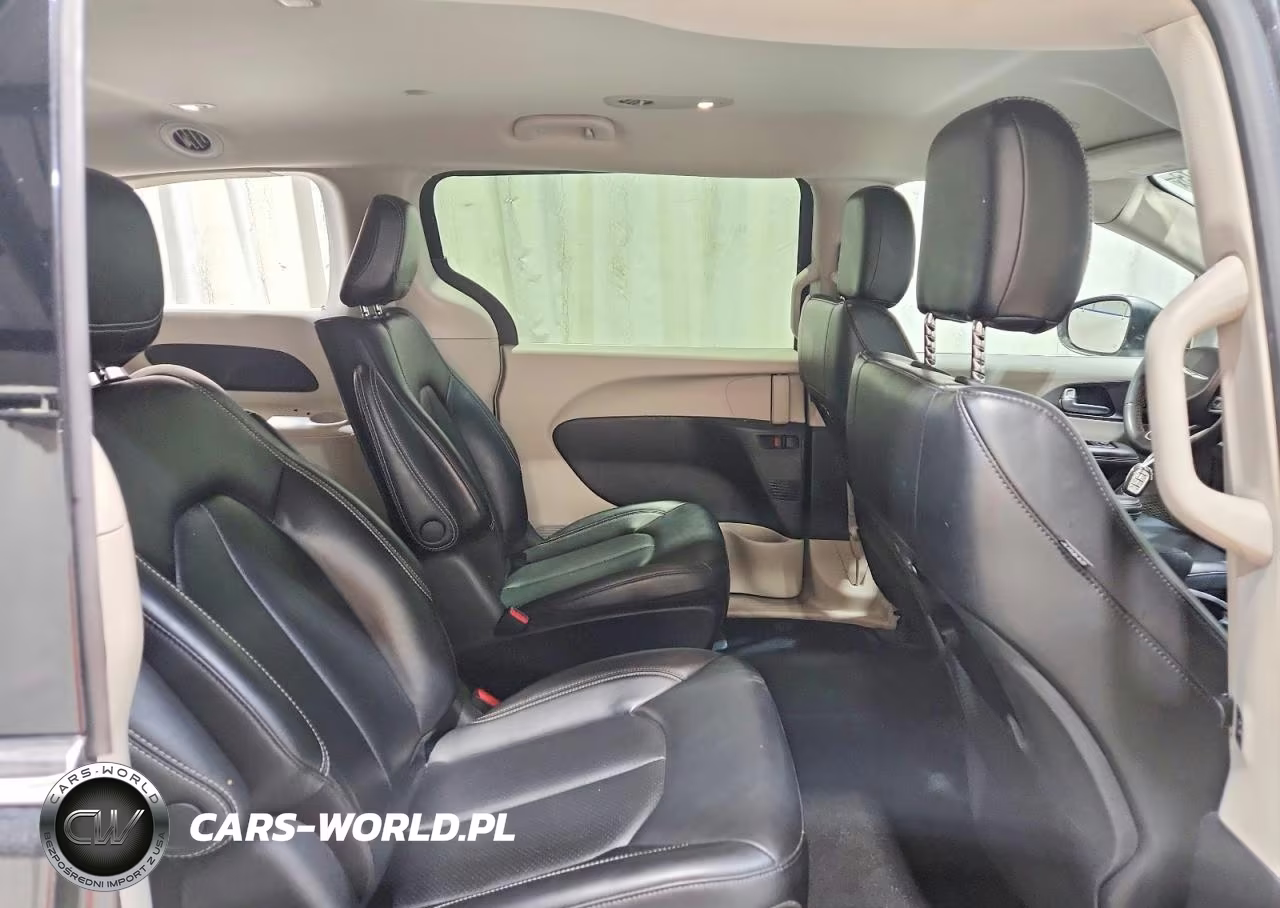 2023 Chrysler Pacifica Hybrid Touring L VIN:2C4RC1L73PR632312 - 11