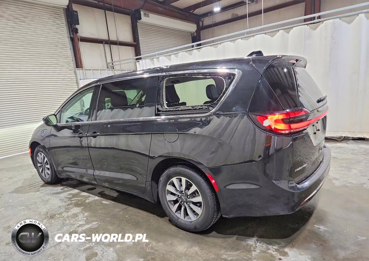 2023 Chrysler Pacifica Hybrid Touring L VIN:2C4RC1L73PR632312 - 2