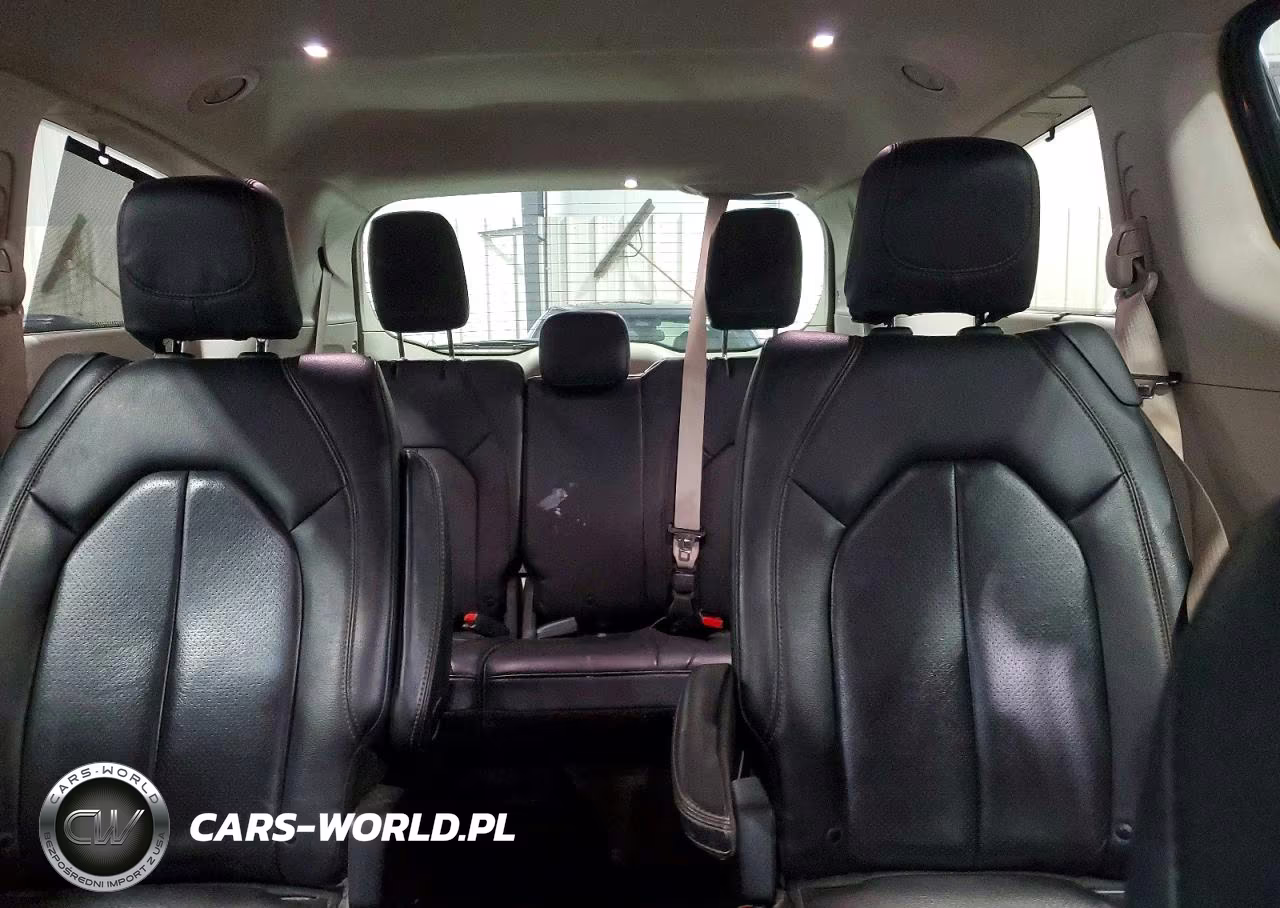 2020 Chrysler Pacifica Touring L VIN:2C4RC1BG7LR140233 - 10