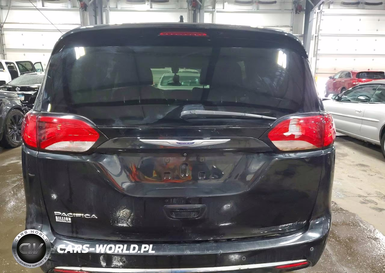 2020 Chrysler Pacifica Touring L VIN:2C4RC1BG7LR140233 - 6