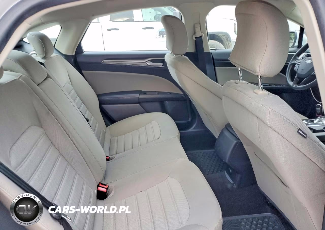 2019 Ford Fusion S VIN:3FA6P0G70KR283212 - 10