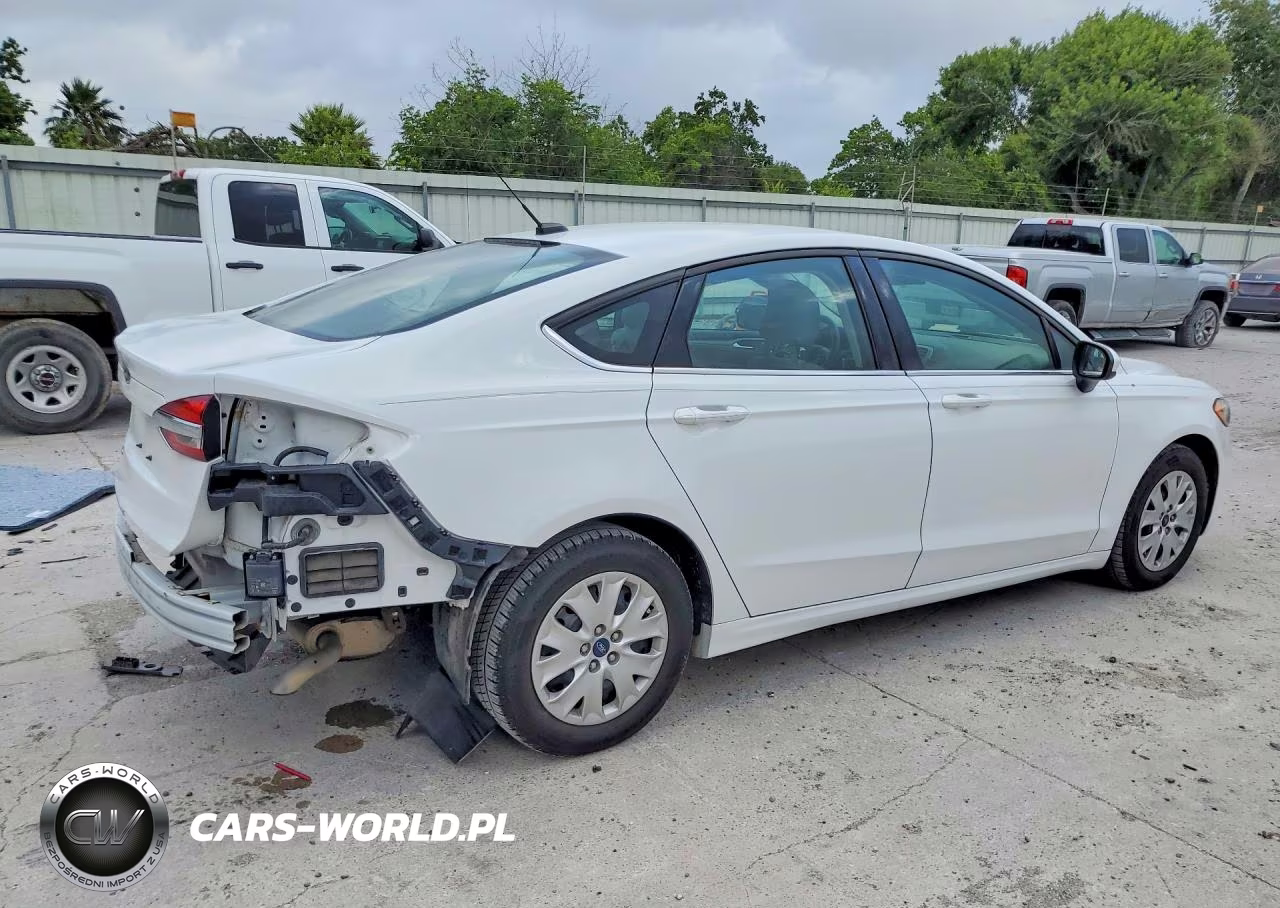 2019 Ford Fusion S VIN:3FA6P0G70KR283212 - 3