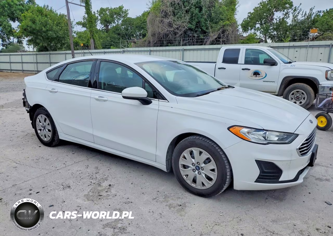 2019 Ford Fusion S VIN:3FA6P0G70KR283212 - 4