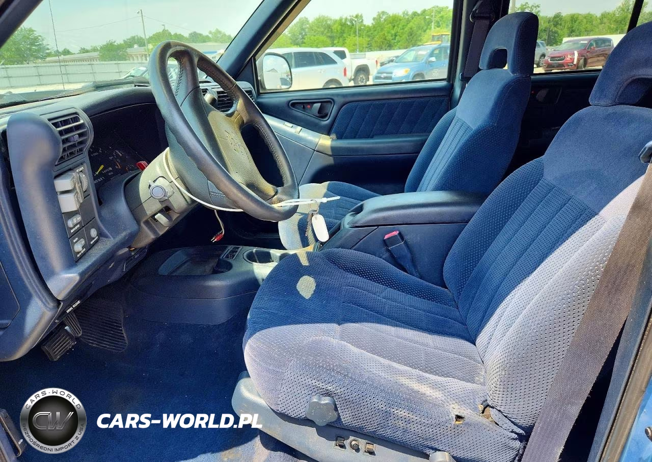 1996 Chevrolet Blazer VIN:1GNDT13W6T2220256 - 7