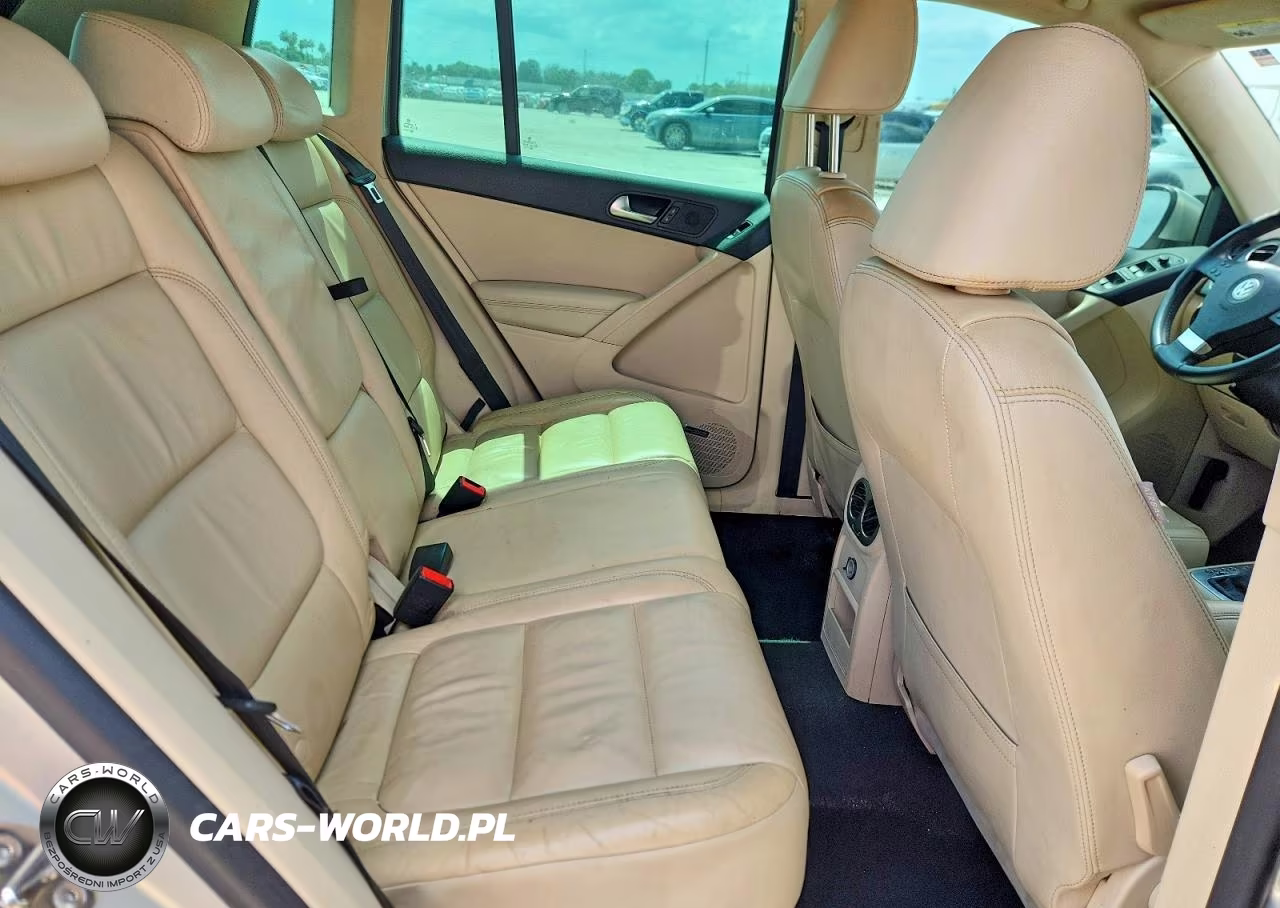 2010 Volkswagen Tiguan S VIN:WVGAV7AX0AW520963 - 10
