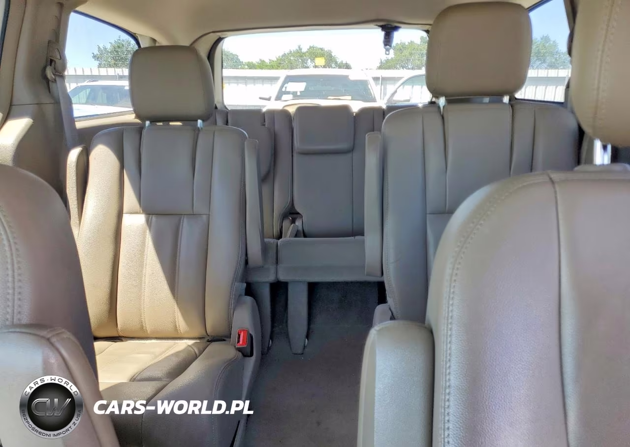 2015 Chrysler Town & Country Touring VIN:2C4RC1BG8FR626537 - 10