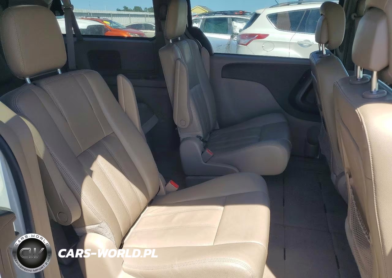 2015 Chrysler Town & Country Touring VIN:2C4RC1BG8FR626537 - 11