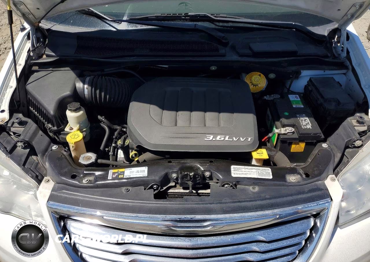 2015 Chrysler Town & Country Touring VIN:2C4RC1BG8FR626537 - 12