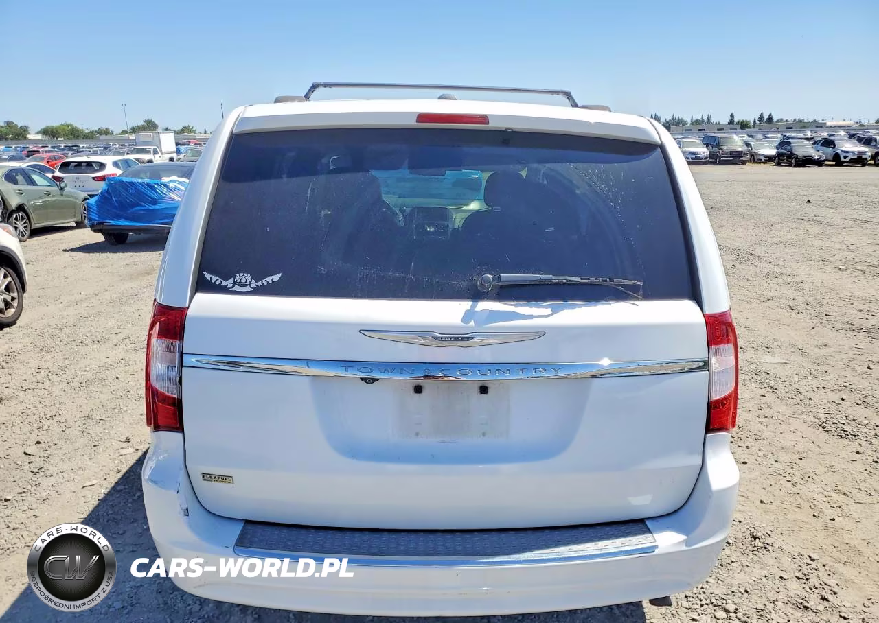 2015 Chrysler Town & Country Touring VIN:2C4RC1BG8FR626537 - 6