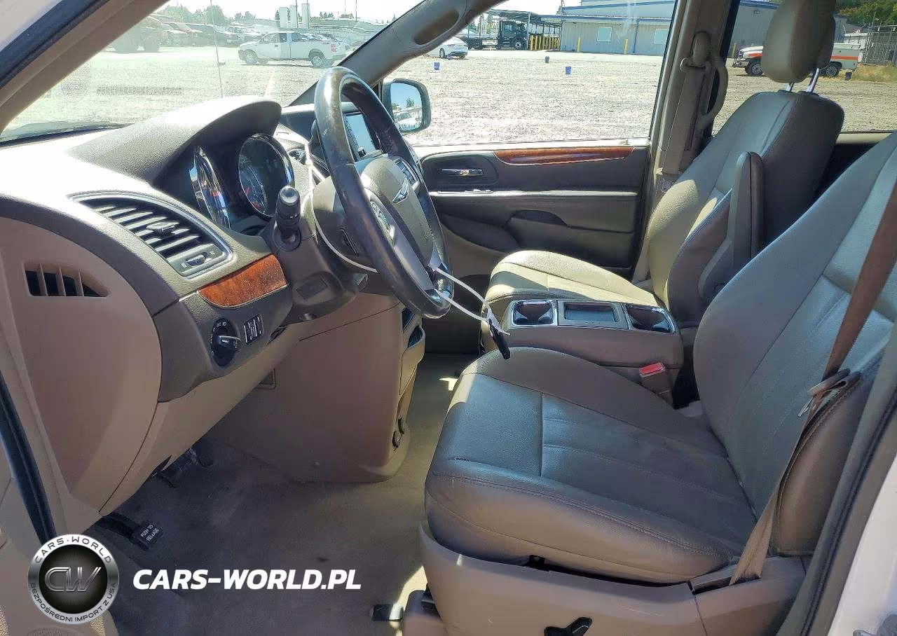 2015 Chrysler Town & Country Touring VIN:2C4RC1BG8FR626537 - 7