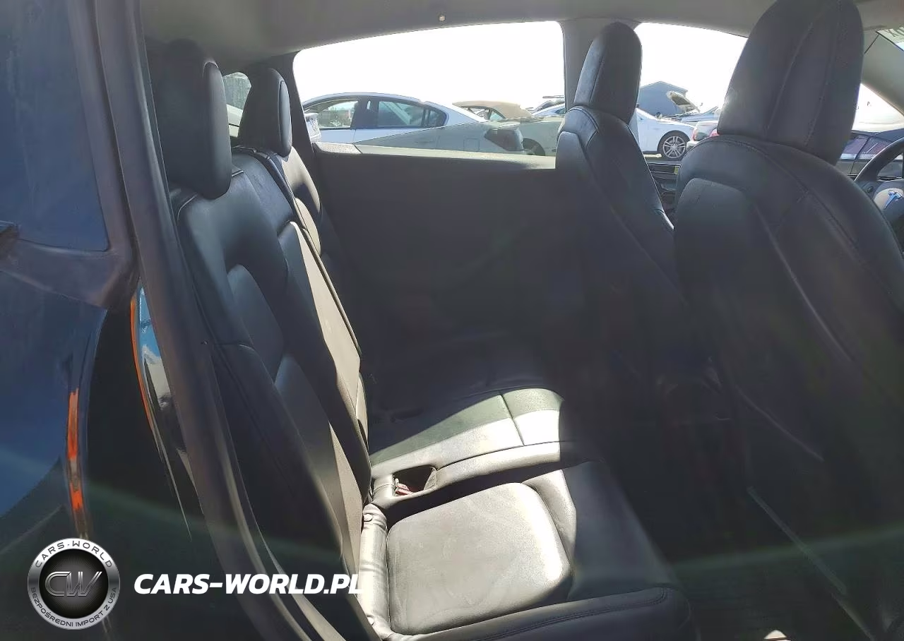 2020 Tesla Model Y VIN:5YJYGDEE4LF044339 - 10