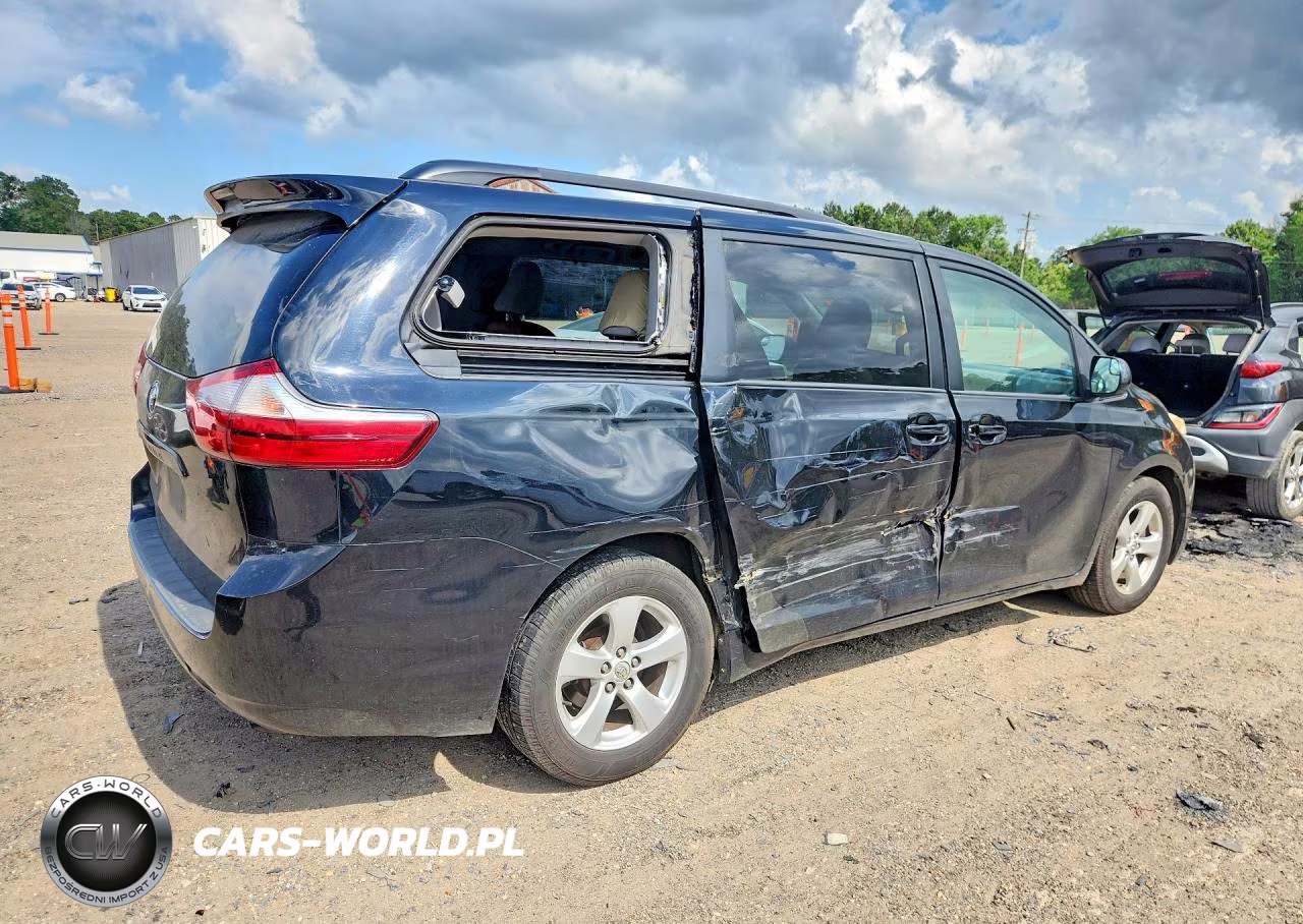 2017 Toyota Sienna Le VIN:5TDKZ3DC0HS835917 - 3