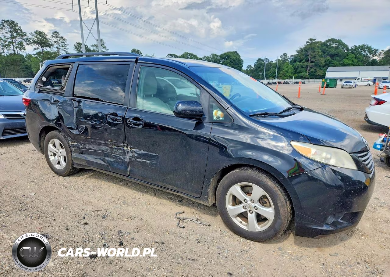 2017 Toyota Sienna Le VIN:5TDKZ3DC0HS835917 - 4