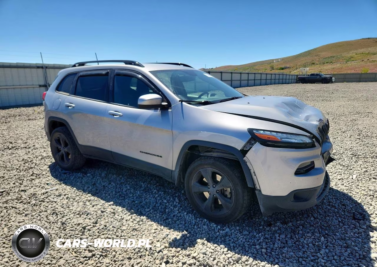 2016 Jeep Cherokee Latitude VIN:1C4PJMCS9GW191540 - 4