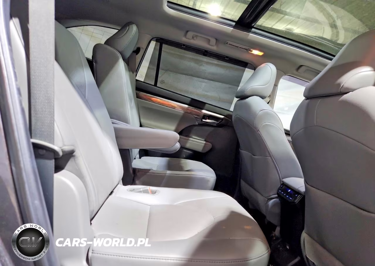 2021 Toyota Highlander Hybrid Platinum VIN:5TDEBRCH7MS050712 - 11