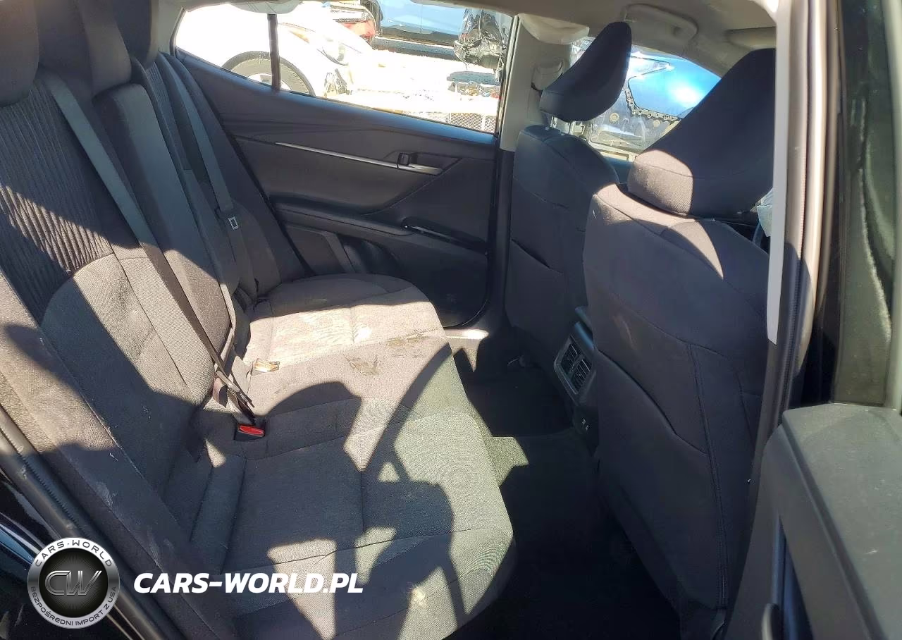 2026 Toyota Camry Le VIN:4T1DAACK1TU270266 - 10