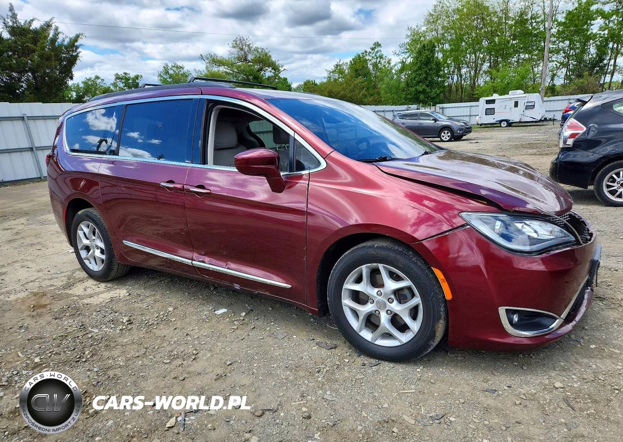 2017 Chrysler Pacifica Touring L VIN:2C4RC1BG1HR510857 - 4