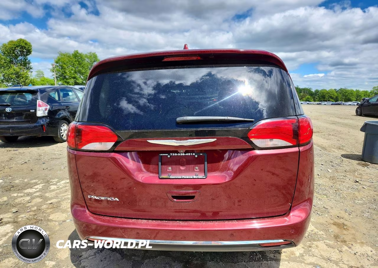 2017 Chrysler Pacifica Touring L VIN:2C4RC1BG1HR510857 - 6