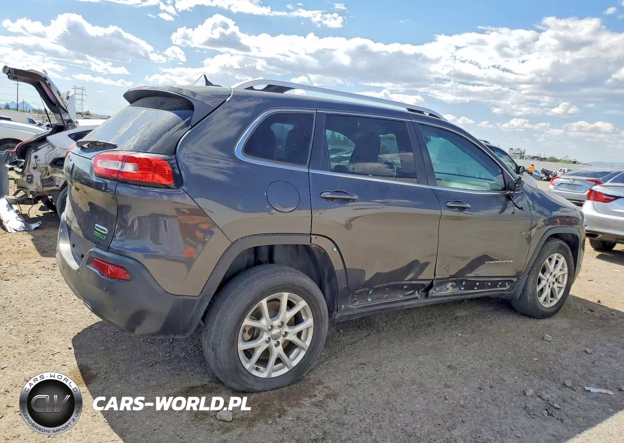 2015 Jeep Cherokee Latitude VIN:1C4PJMCB0FW758331 - 3