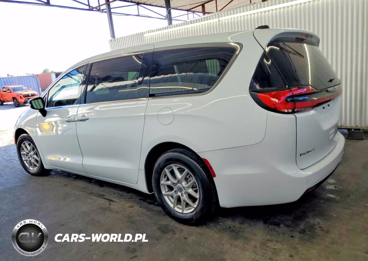 2024 Chrysler Pacifica Touring L VIN:2C4RC1BG2RR176095 - 2